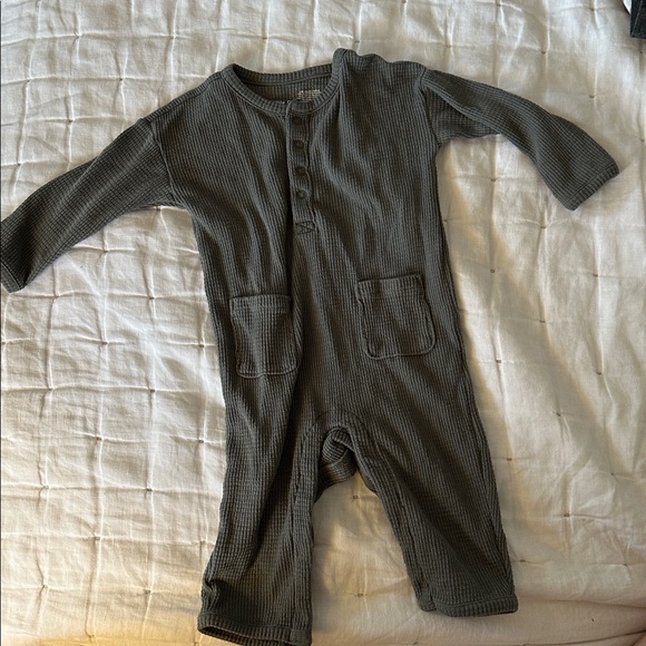 8 piece 9mo. Cozy Baby Boy Clothes (030) - Picture 14 of 16